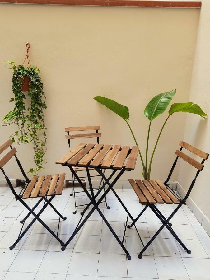 Piazza Martiri Apartment Кальяри Экстерьер фото