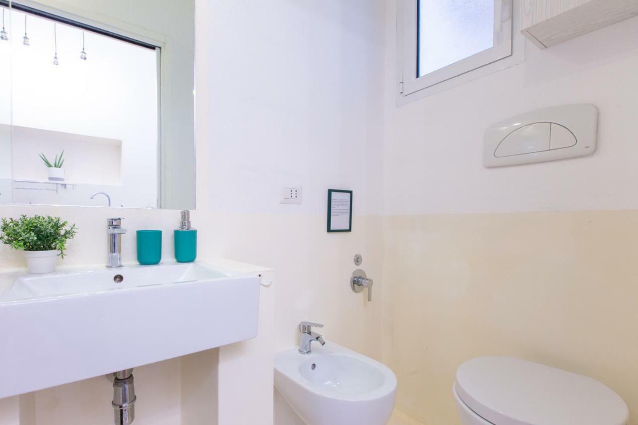 Piazza Martiri Apartment Кальяри Экстерьер фото