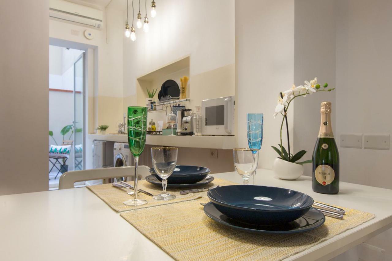 Piazza Martiri Apartment Кальяри Экстерьер фото